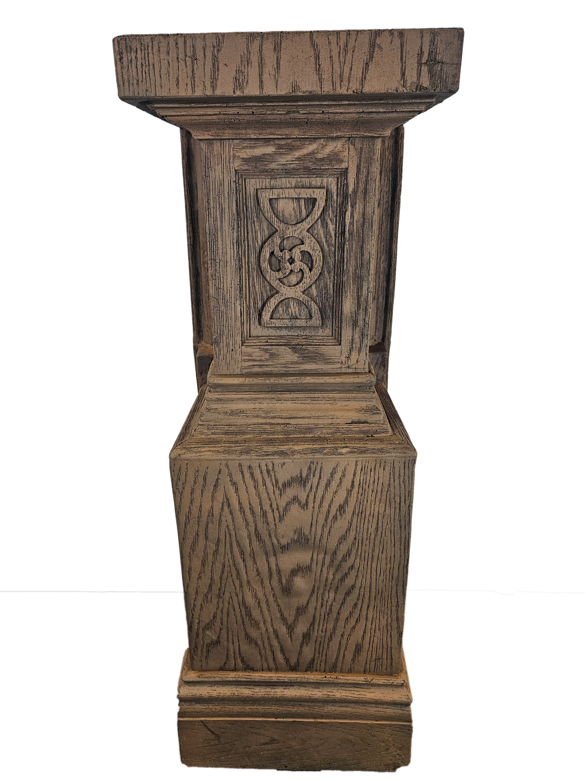 Pedestal Oak Wood Grain